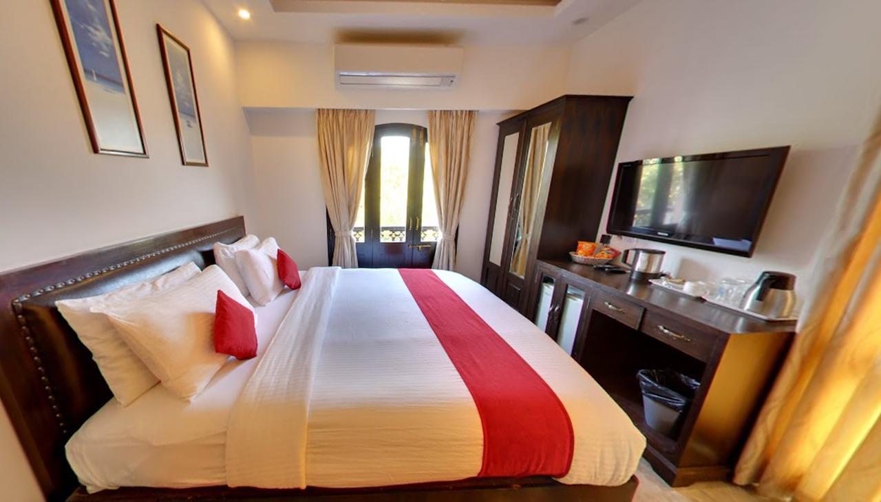 Hotel Calangute Grande Esterno foto