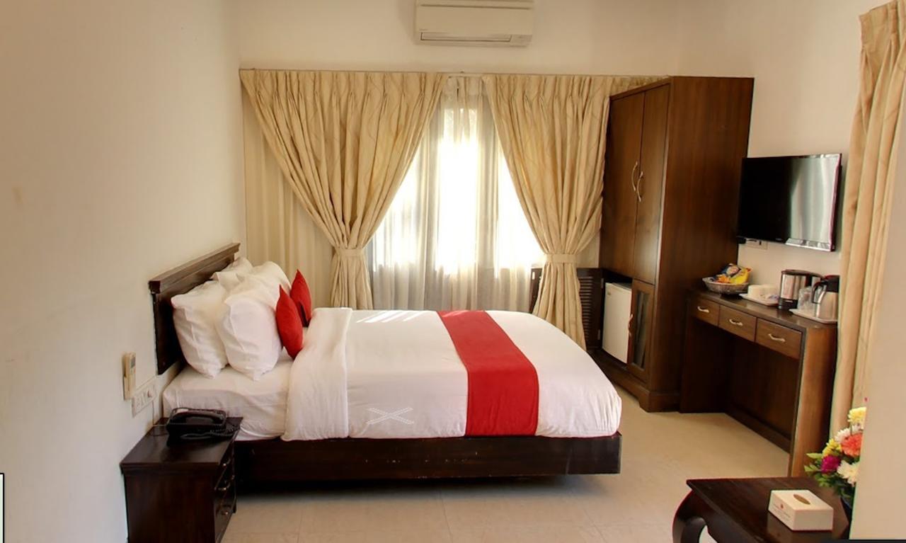 Hotel Calangute Grande Esterno foto